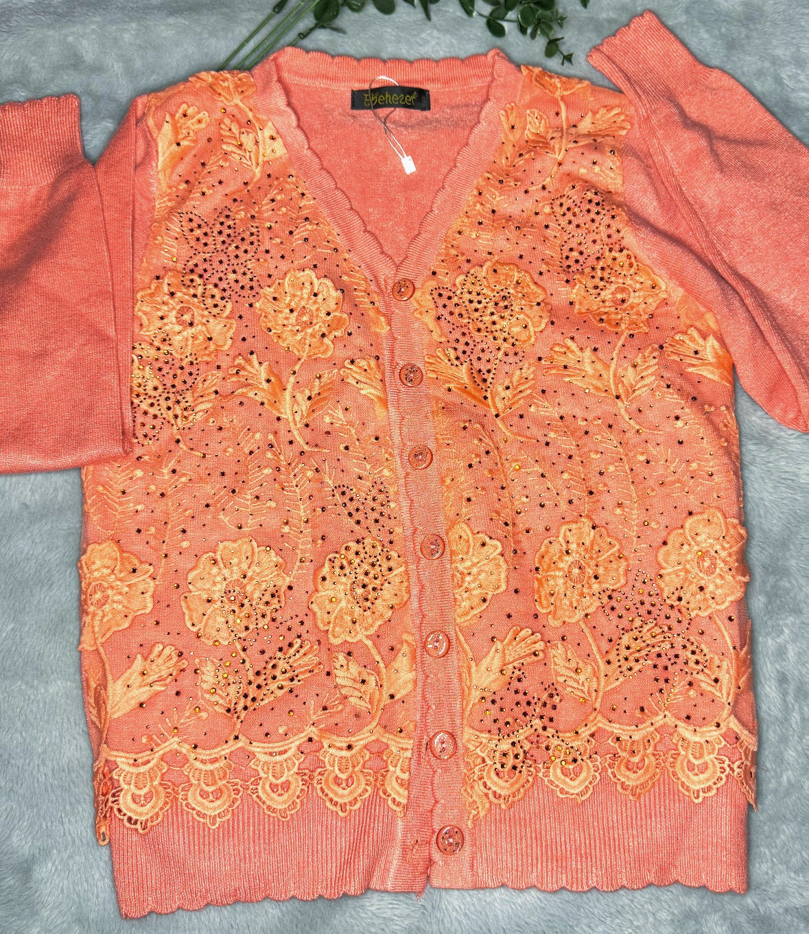 Cardigan bordado con detalles florales