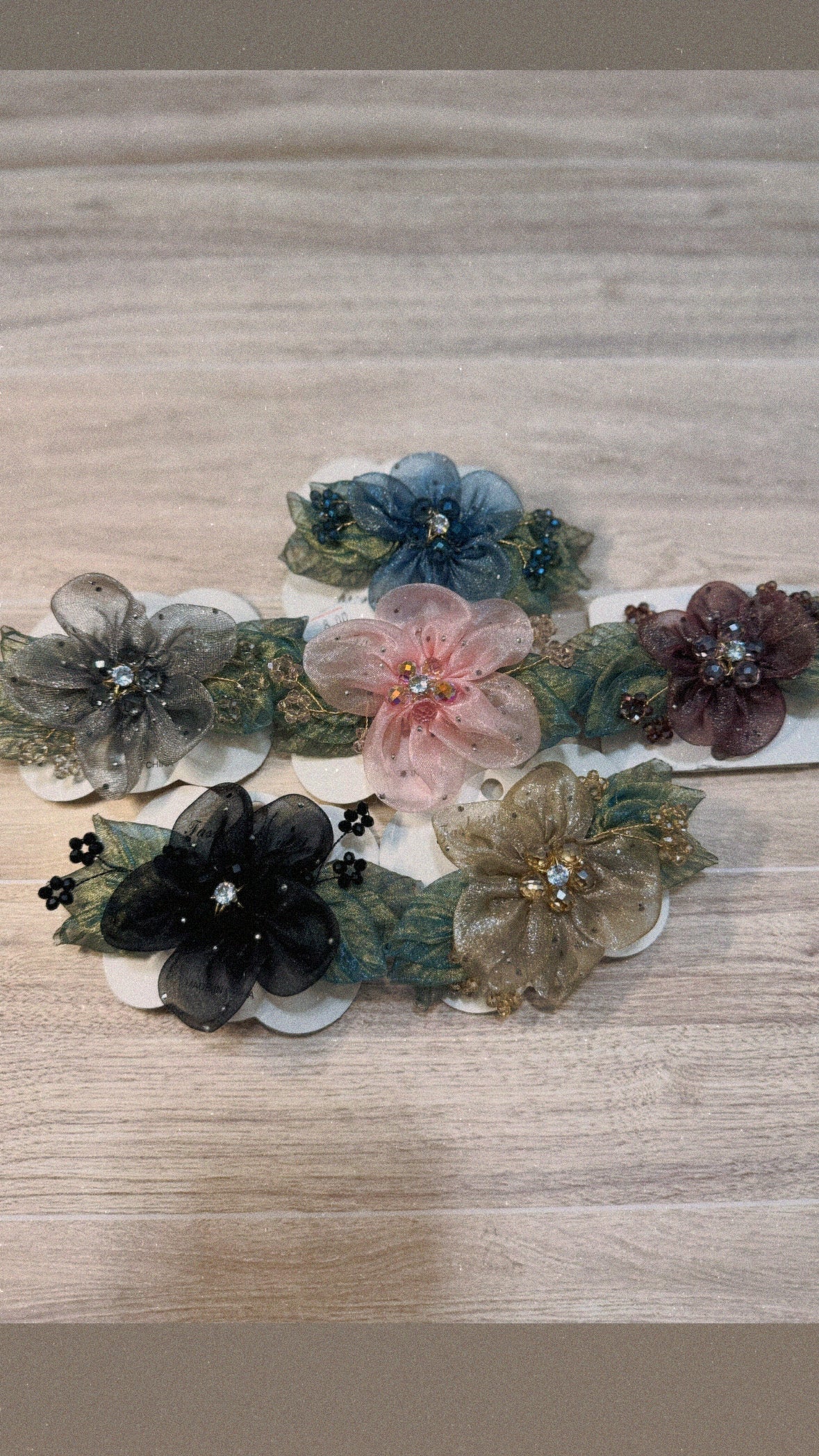 Accesorio Floral Encantado para el Cabello/Enchanted Floral Hair Accessory