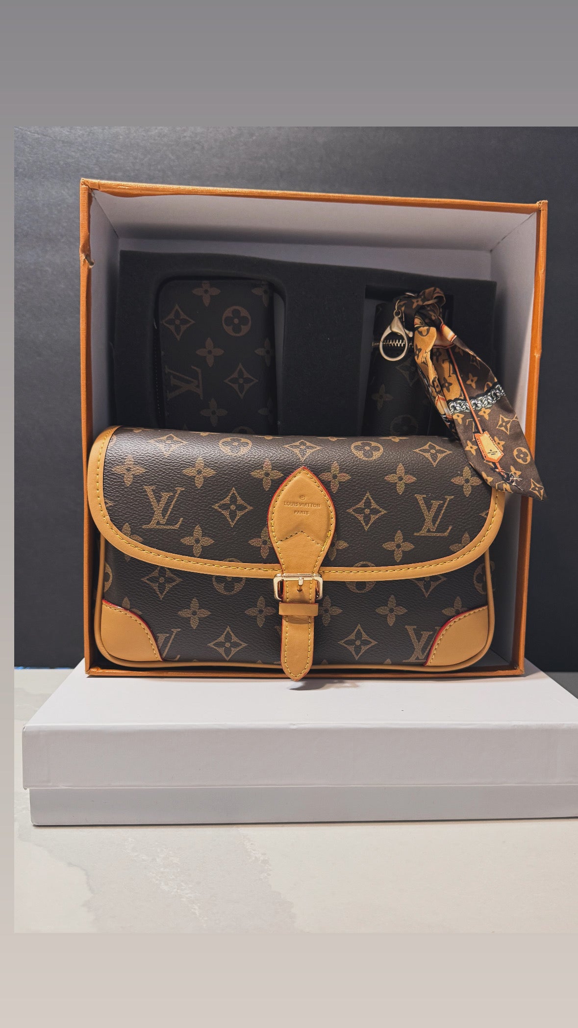 Bolsa inspirada por Louis Vuitton