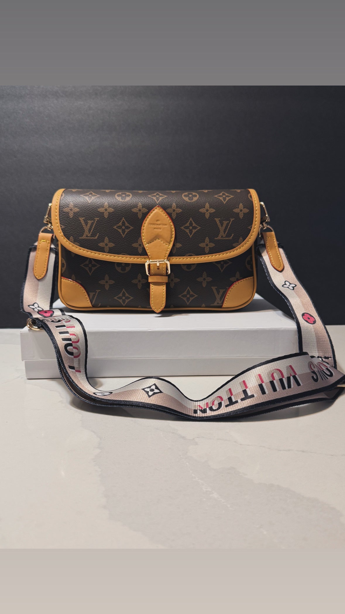 Bolsa inspirada por Louis Vuitton