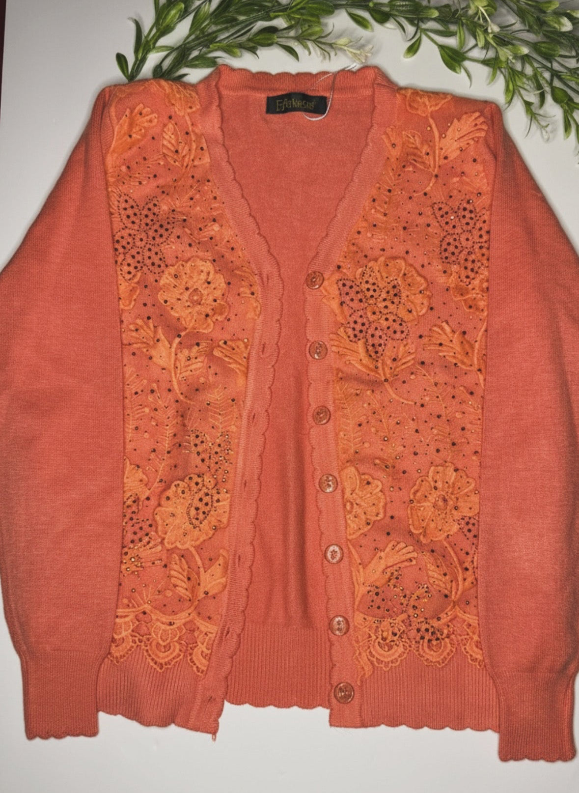 Cardigan bordado con detalles florales