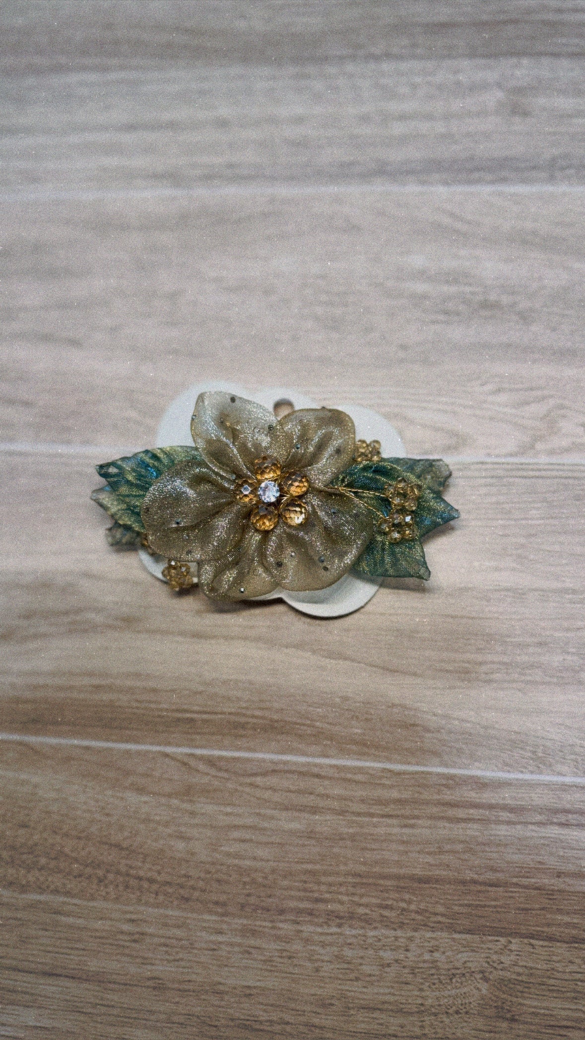 Accesorio Floral Encantado para el Cabello/Enchanted Floral Hair Accessory