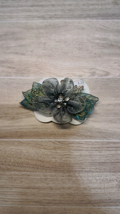 Accesorio Floral Encantado para el Cabello/Enchanted Floral Hair Accessory
