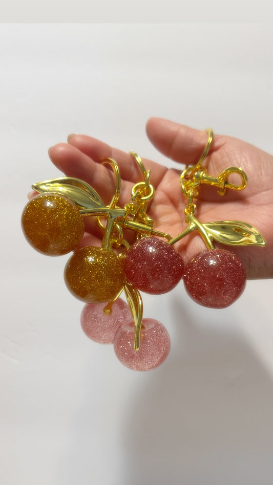 llaveros de cerezas